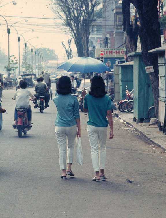 Những thiếu nữ Sài Gòn. XEM THÊM =>> Hình ảnh Việt Nam CHÙM ẢNH: TRƯỜNG SA - MỘT PHẦN CỦA TỔ QUỐC CHÙM ẢNH: BỘ ẢNH CỰC HIẾM TOÀN CẢNH TRƯỜNG SA TỪ TRỰC THĂNG AI CHƯA ĐẾN TRƯỜNG SA, CẦN XEM 31 TẤM HÌNH NÀY CÔNG BỐ NHỮNG HÌNH ẢNH "KHÔNG THỂ KÌM NỔI" VỀ TRƯỜNG SA Những thiếu nữ Sài Gòn. XEM THÊM =>> Hình ảnh Việt Nam CHÙM ẢNH: TRƯỜNG SA - MỘT PHẦN CỦA TỔ QUỐC CHÙM ẢNH: BỘ ẢNH CỰC HIẾM TOÀN CẢNH TRƯỜNG SA TỪ TRỰC THĂNG AI CHƯA ĐẾN TRƯỜNG SA, CẦN XEM 31 TẤM HÌNH NÀY CÔNG BỐ NHỮNG HÌNH ẢNH "KHÔNG THỂ KÌM NỔI" VỀ TRƯỜNG SA