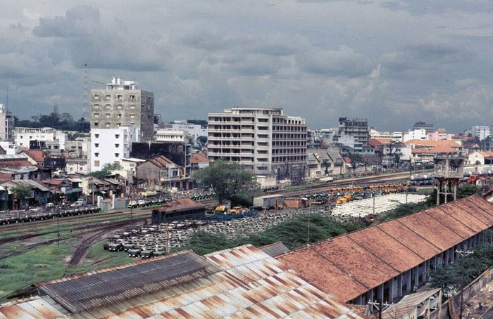 Ga Sài Gòn nhìn từ tầng 5 khách sạn Walling. XEM THÊM =>> Hình ảnh Việt Nam CHÙM ẢNH: TRƯỜNG SA - MỘT PHẦN CỦA TỔ QUỐC CHÙM ẢNH: BỘ ẢNH CỰC HIẾM TOÀN CẢNH TRƯỜNG SA TỪ TRỰC THĂNG AI CHƯA ĐẾN TRƯỜNG SA, CẦN XEM 31 TẤM HÌNH NÀY CÔNG BỐ NHỮNG HÌNH ẢNH "KHÔNG THỂ KÌM NỔI" VỀ TRƯỜNG SA Ga Sài Gòn nhìn từ tầng 5 khách sạn Walling. XEM THÊM =>> Hình ảnh Việt Nam CHÙM ẢNH: TRƯỜNG SA - MỘT PHẦN CỦA TỔ QUỐC CHÙM ẢNH: BỘ ẢNH CỰC HIẾM TOÀN CẢNH TRƯỜNG SA TỪ TRỰC THĂNG AI CHƯA ĐẾN TRƯỜNG SA, CẦN XEM 31 TẤM HÌNH NÀY CÔNG BỐ NHỮNG HÌNH ẢNH "KHÔNG THỂ KÌM NỔI" VỀ TRƯỜNG SA