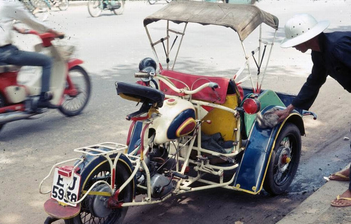 Xích lô máy trên đường phố Sài Gòn. XEM THÊM =>> Hình ảnh Việt Nam CHÙM ẢNH: TRƯỜNG SA - MỘT PHẦN CỦA TỔ QUỐC CHÙM ẢNH: BỘ ẢNH CỰC HIẾM TOÀN CẢNH TRƯỜNG SA TỪ TRỰC THĂNG AI CHƯA ĐẾN TRƯỜNG SA, CẦN XEM 31 TẤM HÌNH NÀY CÔNG BỐ NHỮNG HÌNH ẢNH "KHÔNG THỂ KÌM NỔI" VỀ TRƯỜNG SA Xích lô máy trên đường phố Sài Gòn. XEM THÊM =>> Hình ảnh Việt Nam CHÙM ẢNH: TRƯỜNG SA - MỘT PHẦN CỦA TỔ QUỐC CHÙM ẢNH: BỘ ẢNH CỰC HIẾM TOÀN CẢNH TRƯỜNG SA TỪ TRỰC THĂNG AI CHƯA ĐẾN TRƯỜNG SA, CẦN XEM 31 TẤM HÌNH NÀY CÔNG BỐ NHỮNG HÌNH ẢNH "KHÔNG THỂ KÌM NỔI" VỀ TRƯỜNG SA