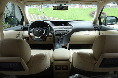 Hệ thống an toàn gồm chống bó cứng phanh ABS, phân bổ lực phanh điện tử EBD, hỗ trợ phanh khẩn cấp BA, cân bằng điện tử VSC, 10 túi khí. Lexus tích hợp hệ thống kiểm soát động học kết hợp VDIM. Mỗi khi phát hiện ra xe có nguy cơ mất độ bám, VDIM sẽ tác động tới vô-lăng, phanh, hệ thống kiểm soát độ bám đường và cân bằng điện tử VSC để giúp tài xế kiểm soát lái. VDIM được cho là rất hữu dụng khi các bánh đi ở các điều kiện mặt đường khác nhau.