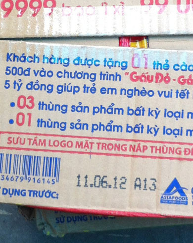 Có tới 10 thùng mỳ đã hết hạn sử dụng từ tháng 5, 7 thùng có hạn sử dụng trước ngày 7/6, 86 thùng mỳ có hạn sử dụng từ mùng 9 đến 18/6 và chỉ có duy nhất 2 thùng mỳ có hạn sử dụng lâu nhất kéo dài tới ngày 11/8. (Ảnh VNE) Có tới 10 thùng mỳ đã hết hạn sử dụng từ tháng 5, 7 thùng có hạn sử dụng trước ngày 7/6, 86 thùng mỳ có hạn sử dụng từ mùng 9 đến 18/6 và chỉ có duy nhất 2 thùng mỳ có hạn sử dụng lâu nhất kéo dài tới ngày 11/8. (Ảnh VNE)