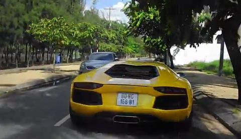 Lamborghini Aventador với biển mới trên phố. Lamborghini Aventador với biển mới trên phố.