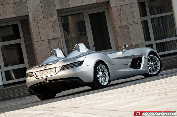 Thân xe được làm với nguyên liệu là sợi cacborn, đạt tốc độ đến “chóng mặt”.