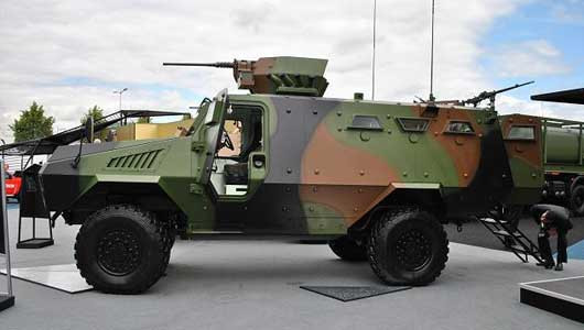 Biến thể “Extreme Mobility” (cơ động cao) của xe bọc thép chở quân Bastion do công ty ACMAT –thành viên của hãng Renault Truck Defense. Chiếc xe cải tiến hộp số, hệ thống treo, động cơ cho phép vượt địa hình tốt hơn. Biến thể “Extreme Mobility” (cơ động cao) của xe bọc thép chở quân Bastion do công ty ACMAT –thành viên của hãng Renault Truck Defense. Chiếc xe cải tiến hộp số, hệ thống treo, động cơ cho phép vượt địa hình tốt hơn.