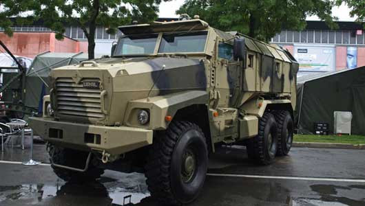 Chiếc xe vận tải bọc thép Ural 63095 Typhoon của Nga. Chiếc xe vận tải bọc thép Ural 63095 Typhoon của Nga.