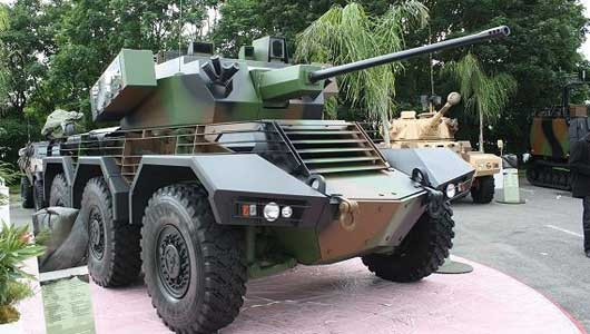 Thêm một chiếc xe bọc thép trinh sát tới từ hãng Panhard (Pháp) mang tên Sphinx. Thêm một chiếc xe bọc thép trinh sát tới từ hãng Panhard (Pháp) mang tên Sphinx.