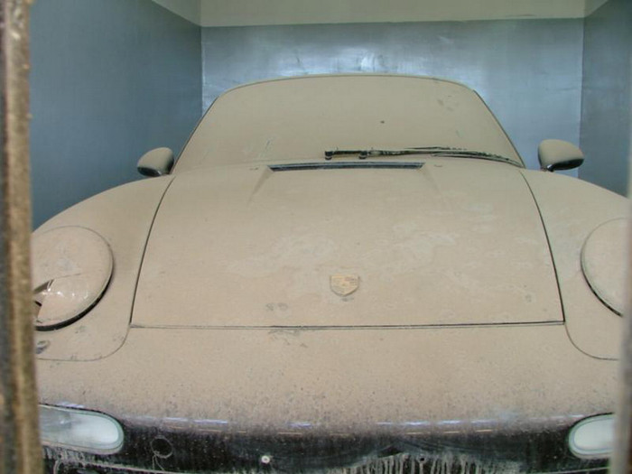 Phần nhiều trong số những siêu xe đắt giá trên bị phá hủy hoặc rơi vào tay người khác trong chiến tranh. Phần nhiều trong số những siêu xe đắt giá trên bị phá hủy hoặc rơi vào tay người khác trong chiến tranh.