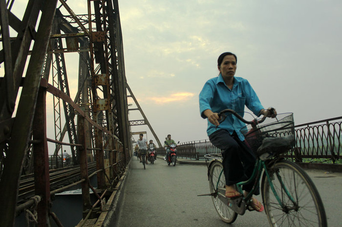 Bình minh trên cầu Long Biên. Bình minh trên cầu Long Biên.