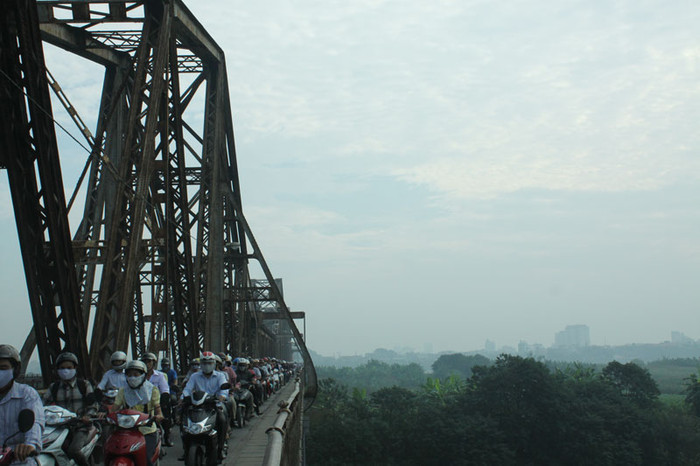 Nhịp sống hối hả trên 'tháp Eiffel" giữa lòng Hà Nội. Nhịp sống hối hả trên 'tháp Eiffel" giữa lòng Hà Nội.