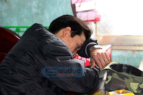 Trong số ba chàng trai ấy, Nguyễn Đình Tình khi đang thụ án thì đã vô tình mắc căn bênh HIV. Trong số ba chàng trai ấy, Nguyễn Đình Tình khi đang thụ án thì đã vô tình mắc căn bênh HIV.