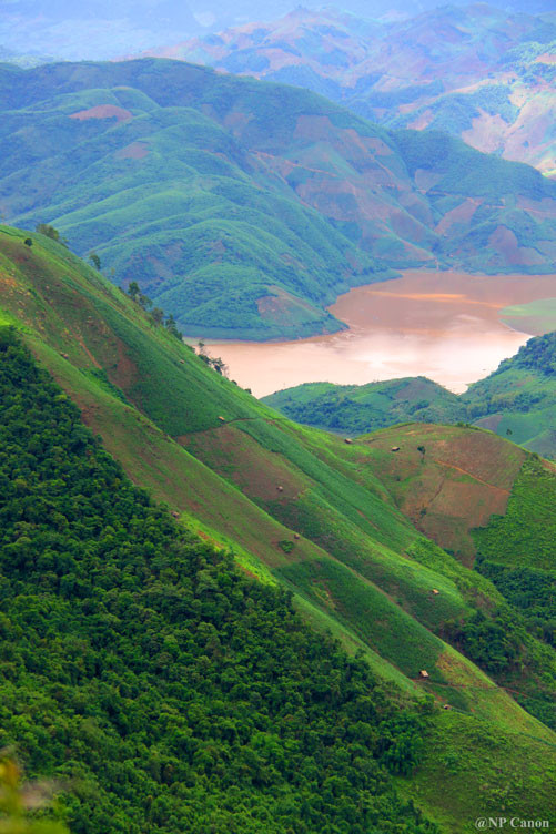 Bức họa sơn thủy hữu tình.