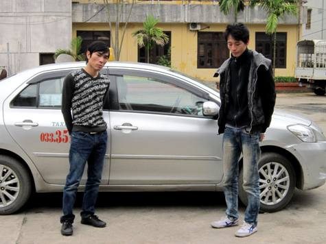 Đối tượng Tùng và Tuyên tại cơ quan CA.