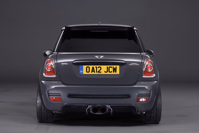 Mini chưa công bố giá bán cụ thể cho chiếc xe này, tuy nhiên nhiều khả năng giá sẽ không rẻ hơn 30.000 USD. Mini chưa công bố giá bán cụ thể cho chiếc xe này, tuy nhiên nhiều khả năng giá sẽ không rẻ hơn 30.000 USD.