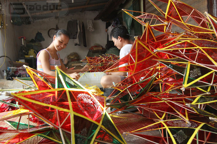 Màu được pha trộn từ Báo Đáp luôn đa dạng, tươi mầu và rực rỡ không ở đâu có được. Màu được pha trộn từ Báo Đáp luôn đa dạng, tươi mầu và rực rỡ không ở đâu có được.