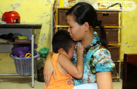 Nhắc tới lớp, cháu Nguyễn Khánh An lại tỏ ra rất sợ hãi.