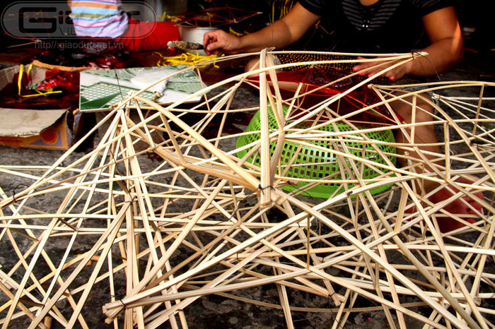 Nếu làm cả từ tháng Giêng đến nay có gia đình sẽ thu lãi được khoảng 70 – 80 triệu đồng. Song do còn phụ thuộc vào lượng mua của thương lái nên hầu hết đến giữa tháng 7, đầu tháng 8 người ta mới bắt đầu làm nhiều. Nếu làm cả từ tháng Giêng đến nay có gia đình sẽ thu lãi được khoảng 70 – 80 triệu đồng. Song do còn phụ thuộc vào lượng mua của thương lái nên hầu hết đến giữa tháng 7, đầu tháng 8 người ta mới bắt đầu làm nhiều.