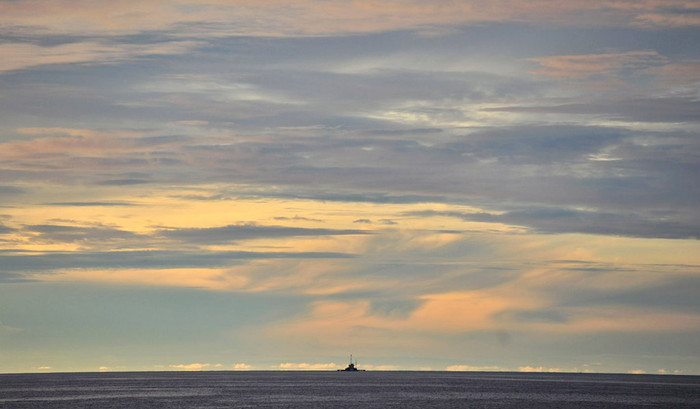 "Giữa trùng khơi" "Giữa trùng khơi"