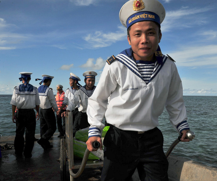 "Ngày lao động bình thường của chiến sĩ" "Ngày lao động bình thường của chiến sĩ"