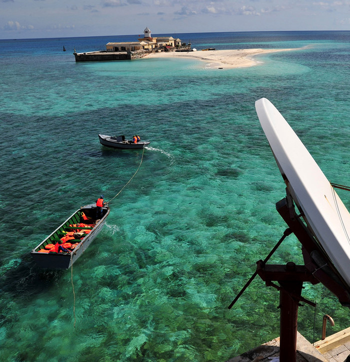 "Không xa đâu Trường Sa ơi!" Bởi mọi thông tin giữa đất liền và biển đảo đã được kết nối. Tác phẩm "Khoảng cách thu hẹp" "Không xa đâu Trường Sa ơi!" Bởi mọi thông tin giữa đất liền và biển đảo đã được kết nối. Tác phẩm "Khoảng cách thu hẹp"