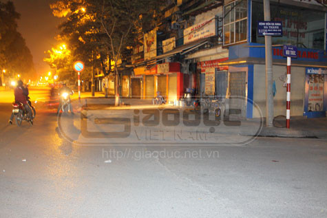 Hiện trường nơi xảy ra vụ việc kinh hoàng đêm qua. (Ảnh NP)