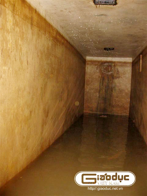 Ông Kai Speth, Tổng GĐ KS này cho biết: “Chúng tôi chưa từng thấy có một khách sạn nào khác ở Việt Nam hay nước ngoài có được một hầm trú ẩn cho khách và nhân viên đáng giá như thế này.” Ông Kai Speth, Tổng GĐ KS này cho biết: “Chúng tôi chưa từng thấy có một khách sạn nào khác ở Việt Nam hay nước ngoài có được một hầm trú ẩn cho khách và nhân viên đáng giá như thế này.”