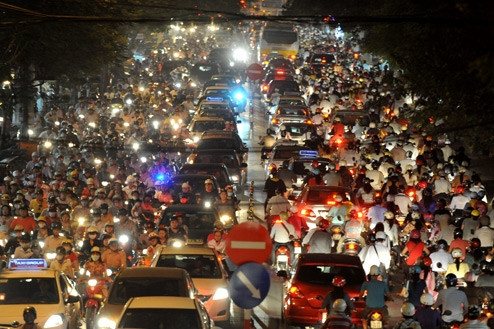 Việt Nam đang đứng trước thách thức to lớn về dân số.