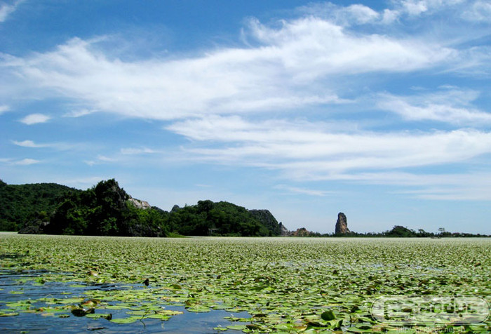 Trời mây hòa quyện cùng non nước tạo thành bức tranh thủy mặc thật đẹp. Trời mây hòa quyện cùng non nước tạo thành bức tranh thủy mặc thật đẹp.