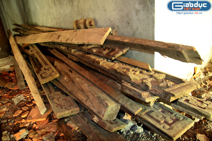 Ngổn ngang, hỗn độn. Ngổn ngang, hỗn độn.