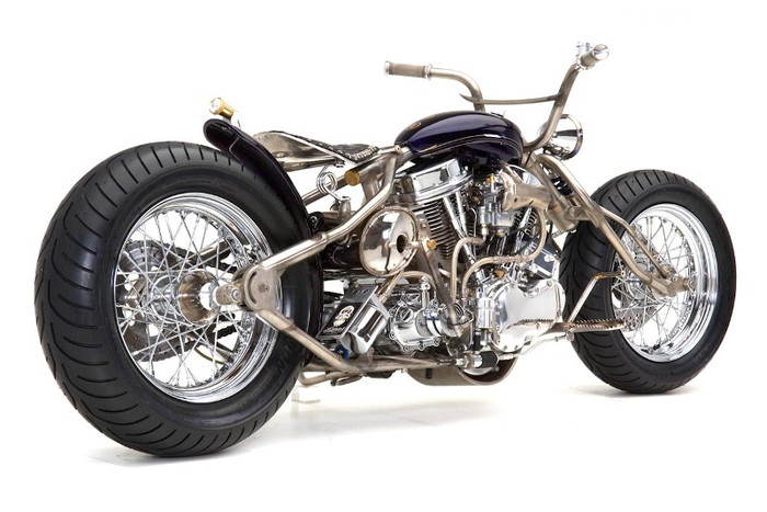 Kyrgyzstan là siêu môt tô được thiết kế và chế tạo bởi công ty ô tô Karus ở vùng núi của Cazadero, miền Bắc California.