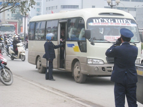 Ban quản lý các bến xe sẽ phối hợp cùng lực lượng chức năng thanh kiểm tra các nhà xe vận tải hành khách xử lý các hành vi tưng giá, tranh giành khách, ép khách.... (Ảnh NP) Ban quản lý các bến xe sẽ phối hợp cùng lực lượng chức năng thanh kiểm tra các nhà xe vận tải hành khách xử lý các hành vi tưng giá, tranh giành khách, ép khách.... (Ảnh NP)