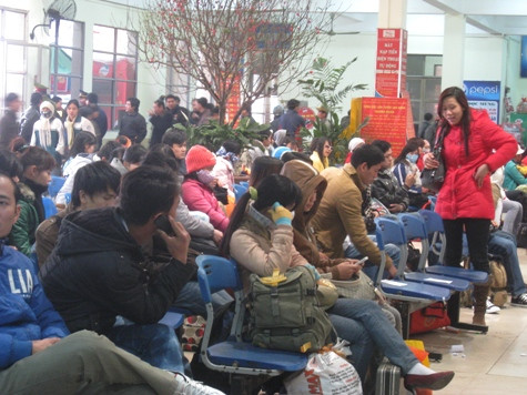 Lượng hành khách trong dịp nghỉ lễ Tết sẽ tăng khoảng 50% so với ngày thường nhưng lượng hành khách sẽ được vận chuyển hết trong ngày. (Ảnh NP) Lượng hành khách trong dịp nghỉ lễ Tết sẽ tăng khoảng 50% so với ngày thường nhưng lượng hành khách sẽ được vận chuyển hết trong ngày. (Ảnh NP)