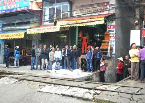 Hiện trường vụ tai nạn khiến chị Thúy tử vong tại chỗ. Hiện trường vụ tai nạn khiến chị Thúy tử vong tại chỗ.