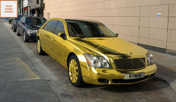 Maybach mạ vàng trên phố