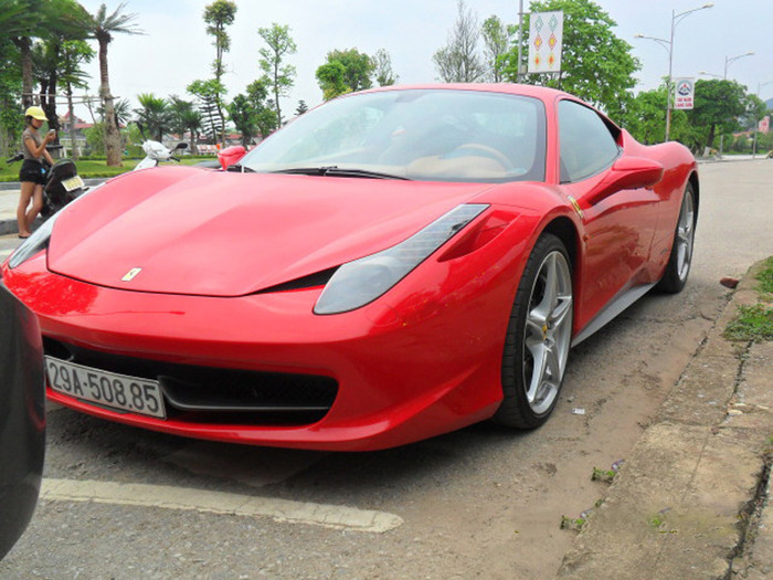 Mẫu xe kết hợp tinh tế phong cách thiết kế quyến rũ của Ferrari và những công nghệ hàng đầu này từng được vinh danh là Xe đẹp nhất triển lãm Frankfurt. Mẫu xe kết hợp tinh tế phong cách thiết kế quyến rũ của Ferrari và những công nghệ hàng đầu này từng được vinh danh là Xe đẹp nhất triển lãm Frankfurt.
