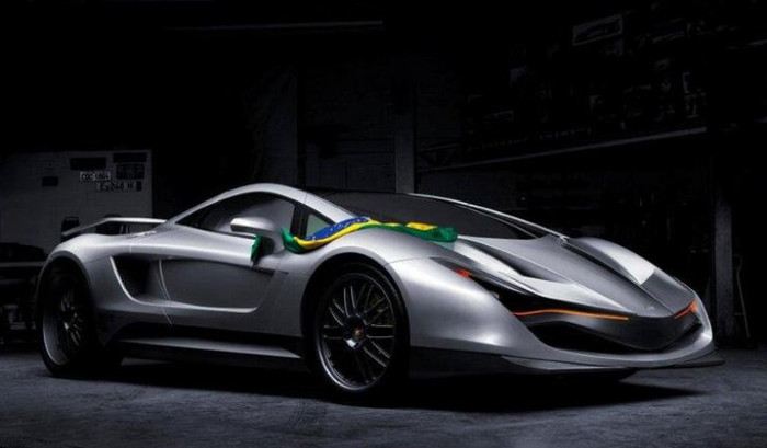 Hồi năm 2010, DonniRosset chỉ mang tên là Amoritz GT DR7. Hiện tại, chiếc siêu xe này được thay bằng một cái tên mới theo tên của nhà thiết kế William Denis Rosset và cha của ông là Bonino Rosset. Sở dĩ chiếc xe có tên mới Amoritz GT DoniRosset bởi đây là món quà của William Denis Rosset tặng cha của mình. Hồi năm 2010, DonniRosset chỉ mang tên là Amoritz GT DR7. Hiện tại, chiếc siêu xe này được thay bằng một cái tên mới theo tên của nhà thiết kế William Denis Rosset và cha của ông là Bonino Rosset. Sở dĩ chiếc xe có tên mới Amoritz GT DoniRosset bởi đây là món quà của William Denis Rosset tặng cha của mình.