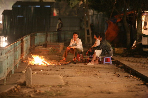 Khu vực Hà Nội trời rét, nhiệt độ thấp nhất được dự báo khoảng 11 độ C. (Ảnh minh họa) Khu vực Hà Nội trời rét, nhiệt độ thấp nhất được dự báo khoảng 11 độ C. (Ảnh minh họa)