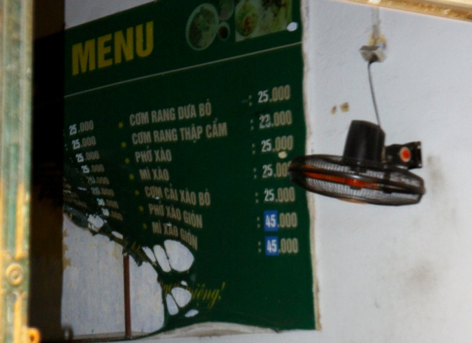 Rất may lửa đã nhanh chóng được dập tắt không lan sang những nhà bên cạnh.