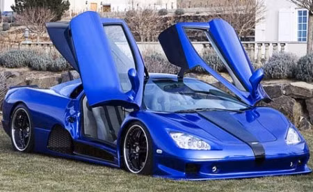 SSC Ultimate Aero là xe đắt thứ 7 và nhanh thứ 3 thế giới với tốc độ cực đại trên 415km/h cùng khả năng tăng tốc từ 0-97km/h trong 2,7 giây. Mẫu xe này giá chỉ bằng nửa Bugatti Veyron, nhưng sức mạnh động cơ thì không hề thua kém. Dự kiến chỉ có 25 chiếc được sản xuất.. Hiện tại, giá của nó là 654.400 USD