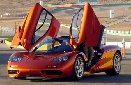 Năm 1994, McLaren F1 là mẫu xe nhanh và đắt nhất thế giới. Dù ra đời cách đây 15 năm, nhưng mẫu xe này sở hữu những thông số cho đến nay vẫn là đáng nể: tốc độ cực đại 386km/h và khả năng tăng tốc 0-97km/h trong 3,2 giây. Ra mắt thị trường với giá 970.000 USD. Năm 1994, McLaren F1 là mẫu xe nhanh và đắt nhất thế giới. Dù ra đời cách đây 15 năm, nhưng mẫu xe này sở hữu những thông số cho đến nay vẫn là đáng nể: tốc độ cực đại 386km/h và khả năng tăng tốc 0-97km/h trong 3,2 giây. Ra mắt thị trường với giá 970.000 USD.