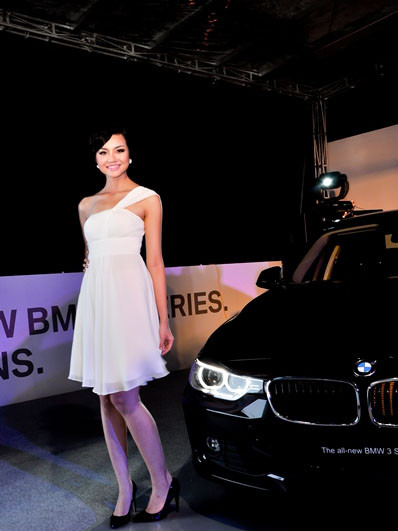 BMW hội tụ đủ tố chất của một sedan cao cấp, thời trang và tiện nghi. Mẫu xe này được trang bị động cơ N20 4 xy lanh 2.0L công suất 245 mã lực và mô men xoắn cực đại 350Nm, có tốc độ tối đa 250 km/h.