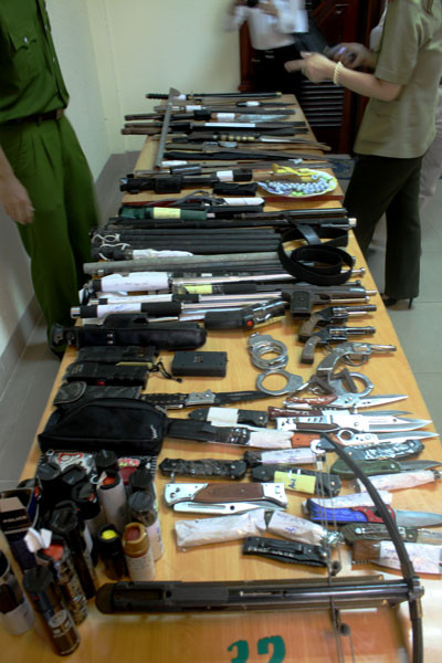 Các loại vũ khí được lực lượng liên quân phát hiện, thu giữ trong quá trình tuần tra, kiểm soát. Các loại vũ khí được lực lượng liên quân phát hiện, thu giữ trong quá trình tuần tra, kiểm soát.