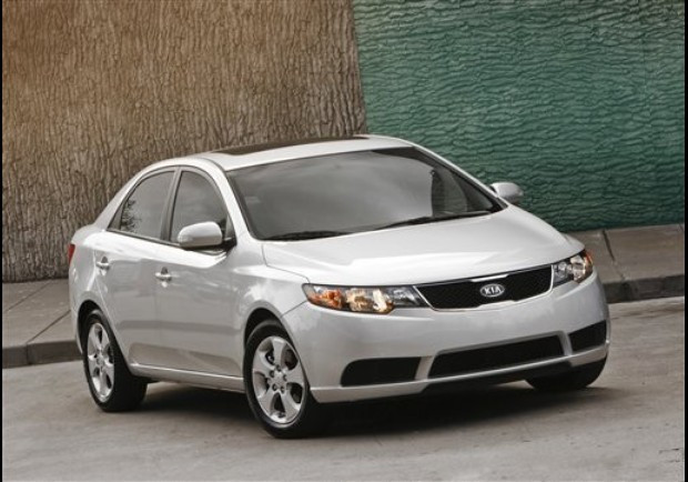 Kia Forte là loại xe hơi cỡ nhỏ có hiệu suất cao được nâng cấp thành hai phiên bản: phiên bản xe 2 cửa và phiên bản hatchback. Giá của mẫu xe này là 15.200 USD.