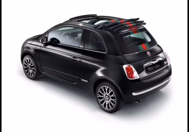 Fiat 500 có giá 15.500 USD: là chiếc xe được mọi người yêu mến và được trang bị động cơ TwinAir mới, mẫu xe đem lại trải nghiệm lái thú vị và rất tiết kiệm nhiên liệu. Fiat 500 còn đạt danh hiệu chiếc xe chạy trong thành phố tốt nhất do Fleet World bình chọn theo giải Fleet World Honours 2011 trong buổi lễ tổ chức ở thủ đô London.