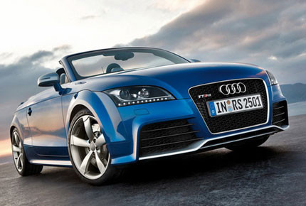 7. Audi TT Động cơ: 2.0L 4 xylanh Công suất cực đại: 211 mã lực Thời gian tăng tốc từ 0-96 km/h: 5.3 giây Mức tiêu thụ nhiên liệu: 10.23 L/100 km nội thành và 7.59 L/100 km xa lộ