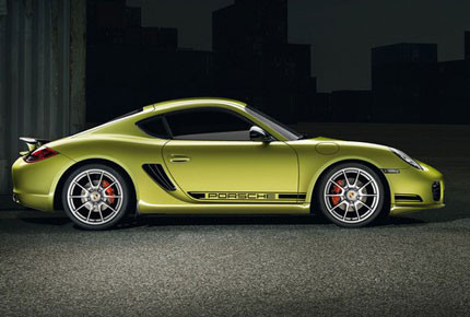 3. Porsche Cayman Động cơ: 2.9L V6 Công suất cực đại: 300 mã lực (bản Cayman S trang bị động cơ 3.4L V6 330 mã lực) Thời gian tăng tốc từ 0-96 km/h: 5.4 giây (Cayman S 4.8 giây) Mức tiêu thụ nhiên liệu: 11.76 L/100 km nội thành và 8.11 L/100 km xa lộ