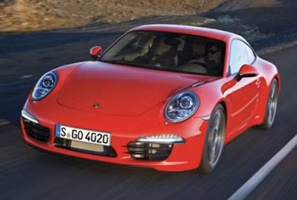 1. Porsche 911 Carrera Động cơ: 3.4L V6 Công suất cực đại: 350 mã lực ((bản Carrera S trang bị động cơ 3.8L V6 400 mã lực) Thời gian tăng tốc từ 0-96 km/h: 4.4 giây (bản Carrera S 4.2 giây) Mức tiêu thụ nhiên liệu: 11.76 L/100 km nội thành và 8.4 L/100 km xa lộ (bản Carrera S tiêu hao 8.71 L/100 km)