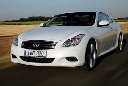 10. Infiniti G37 Động cơ: 3.7L V6 Công suất cực đại: 330 mã lực Thời gian tăng tốc từ 0-96 km/h: 5.8 giây Mức tiêu thụ nhiên liệu: 12.38 L/100 km nội thành và 8.71 L/100 km xa lộ