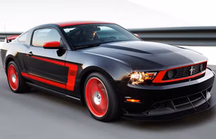 9. Ford Mustang Động cơ: 3.7L V6 Công suất cực đại: 305 mã lực Thời gian tăng tốc từ 0-96 km/h: 5.8 giây Mức tiêu thụ nhiên liệu: 12.38 L/100 km nội thành và 7.51 L/100 km xa lộ đối với bản coupe (bản mui trần 7.84 L/100 km xa lộ)