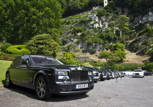 Một dàn 12 chiếc xe sang Rolls-Royce Phantom.Rimac One Concept, siêu xe điện đến từ Croatia với công suất 1.088 mã lực, cho khả năng tăng tốc từ 0-100 km/h trong 2,8 giây trước khi đạt tốc độ giới hạn điện tử 305 km/h.Rimac One Concept, siêu xe điện đến từ Croatia với công suất 1.088 mã lực, cho khả năng tăng tốc từ 0-100 km/h trong 2,8 giây trước khi đạt tốc độ giới hạn điện tử 305 km/h. Một dàn 12 chiếc xe sang Rolls-Royce Phantom.Rimac One Concept, siêu xe điện đến từ Croatia với công suất 1.088 mã lực, cho khả năng tăng tốc từ 0-100 km/h trong 2,8 giây trước khi đạt tốc độ giới hạn điện tử 305 km/h.Rimac One Concept, siêu xe điện đến từ Croatia với công suất 1.088 mã lực, cho khả năng tăng tốc từ 0-100 km/h trong 2,8 giây trước khi đạt tốc độ giới hạn điện tử 305 km/h.