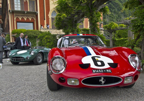 Ferrari 250 GTO (đỏ) và Aston Martin DB1 (xanh).McLaren F1, siêu xe từng giữ kỷ lục xe thương mại nhanh nhất thế giới trong suốt gần 10 năm. Ferrari 250 GTO (đỏ) và Aston Martin DB1 (xanh).McLaren F1, siêu xe từng giữ kỷ lục xe thương mại nhanh nhất thế giới trong suốt gần 10 năm.